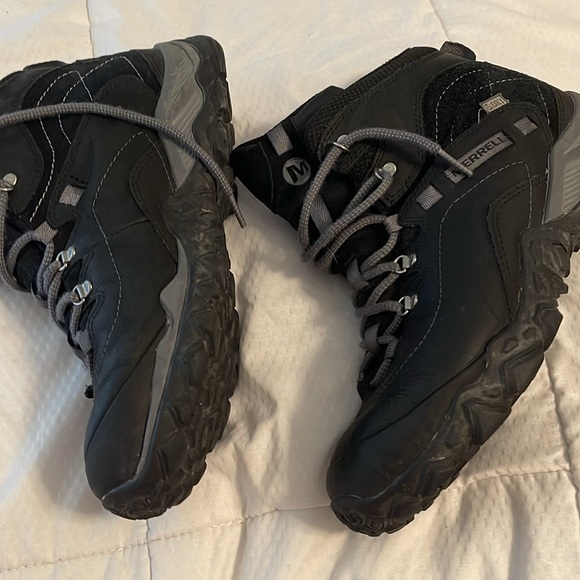 Merrell womens size 9 hiking shoe with dry technology - Picture 2 of 5